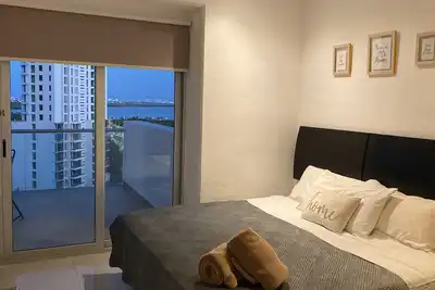 Image de Centrally located apartment with lagoon view