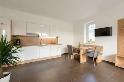 Image de Appartement 'Kardonighof Mazzon' avec vue sur la piscine