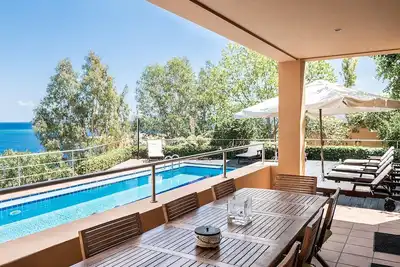 Daphne & Chloe Estate