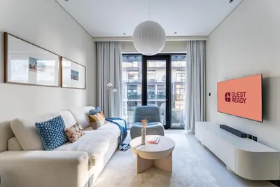 Image de GuestReady- Modern 2br | Stylish Stay with Balcony