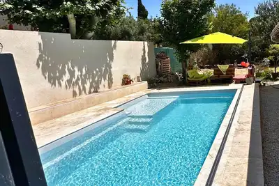Image de T2 Neuf. Piscine. Vue Colline–15 min d’Aix en provnece