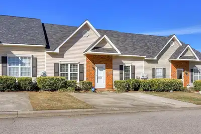 Image de Firethorn-1. 4 mile from National