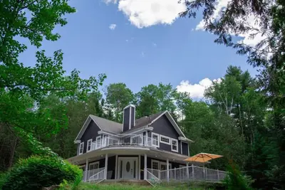 Image de Chalet Bleu | Hot Tub | Beach Access| Pool Table