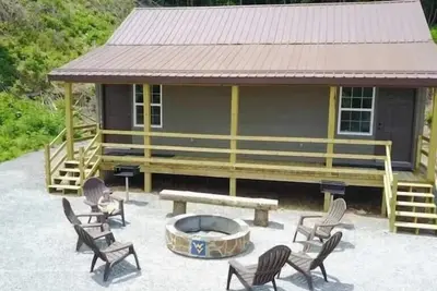 Image de Cozy centrally located 1-bedroom cabin in Bluewell