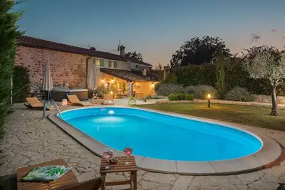Image de Villa Nonni in Central Istria for 4 persons with 32 m2 private pool, jacuzzi, free bikes & kids playground