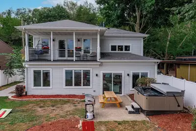 Image de Relaxing Riverside Stay w HotTub