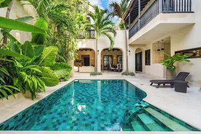 Image de Luxury 5br Mansion In The Walled City With Maid And Staff