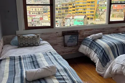 Image de BbCastita Yellow, Lodging in Valparaiso Chile