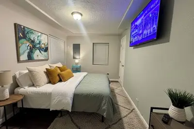 Image de Casita w/ Fenced Private Patio and Gated Parking