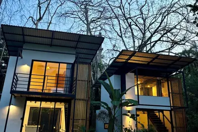 Image de 5 min to Cocles Beach | Modern, Quiet Home with A/C • Walk to Shops