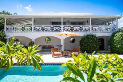 Image de Charming 3bdrm villa w/ panoramic ocean views, pool & patio, 5 min walk to beach
