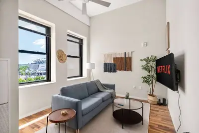 Image de Downtown 2 Bed w/ Pool, Hot Tub, Gym