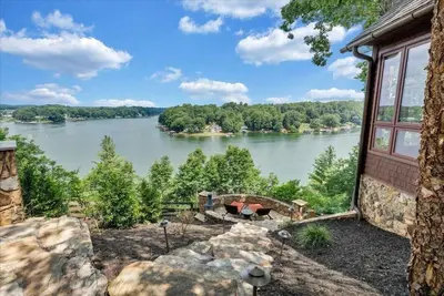 Image de Luxury Lakefront Cottage with Private Boat Slip
