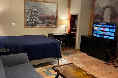 Image de Sinatra Studio full kitchen Swimming Pool walk to all Dwntwn Phx entertainment