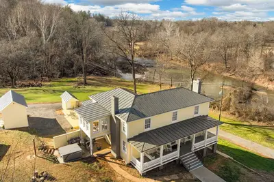 Image de Stone Bridge Farm - 5br Historic Riverfront Estate