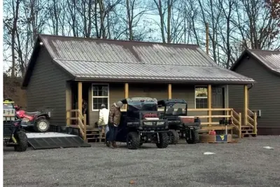 Image de Tranquil 1-bedroom cabin in Bluefield, 3 miles from H&M's Pocahontas Trail-head.
