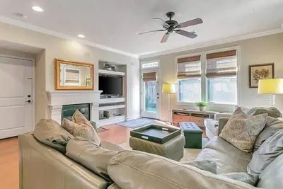 Image de Well-appointed 3-bedroom townhome with Ac in Napa