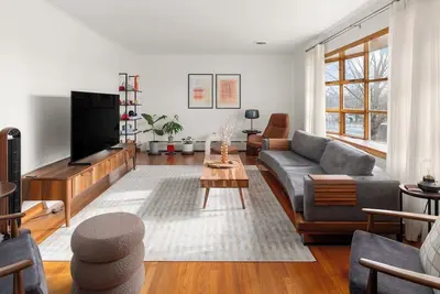 Image de 1 mile to Warren St. - Charming House in Hudson, Ny