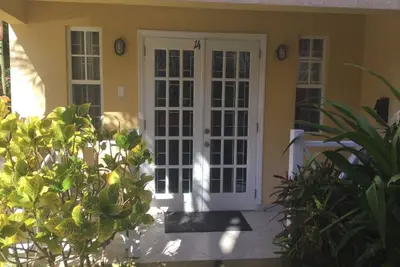 Image de Ajoupa 14 is steps Away from West Coast Beaches and Restaurants