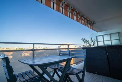 Image de Appartement terrasse à 3 minutes de la plage+ Parking