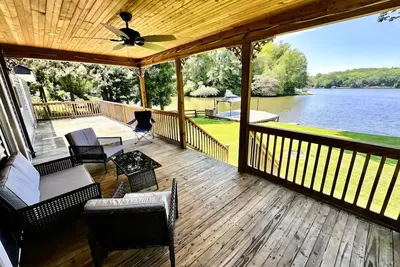 Image de Magnolia Lakehouse- Lakefront Peaceful Property