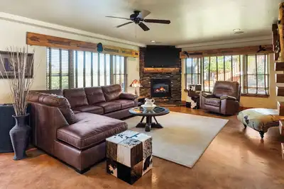 Image de The Nest at River Fort Ranch • 4br • Sleeps 13 • Private Ranch