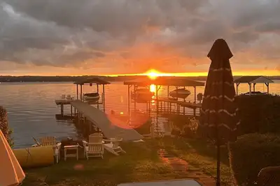Image de Mariner's Point: 3-bedroom cottage on private drive steps from Seneca lake front
