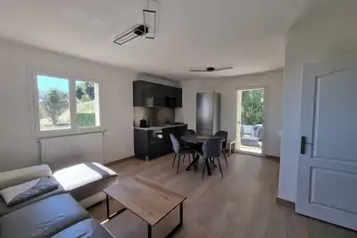 Image de Charmant 2 pièces avec jardin vue mer et montagne