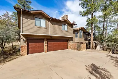 Image de Adventure Buddies Home Base 5/3 Game & Movie Room