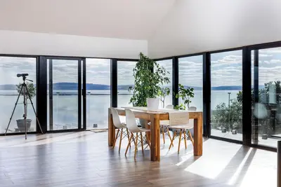 Image de Seaview Grove: Wild Atlantic Way Luxury Escape with 180° views over Lough Foyle.