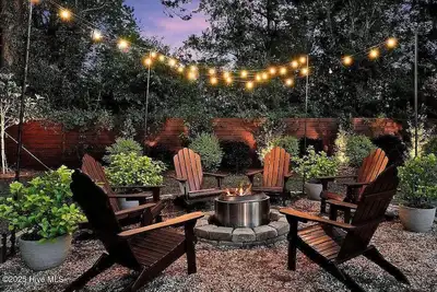 Image de Wrightsville Haven—modern comfort just minutes from Wrightsville Beach.