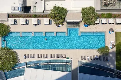 Image de High-Floor Hilton 2br w/ Ocean Views & Pool