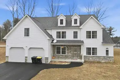 Image de Airbnb Tranquility - Spacious Poconos Home