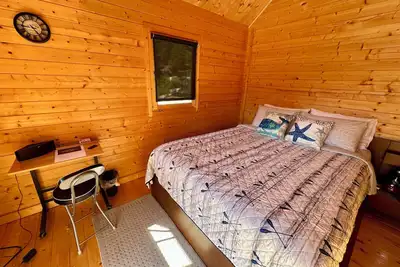 Image de Garden Bay Hideaway Glamping - 2 Bunkie Cabins Site