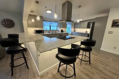 Image de Apartment E: Car Rental Option\n2 bed 2 bath centrally located in lovely Sitka!