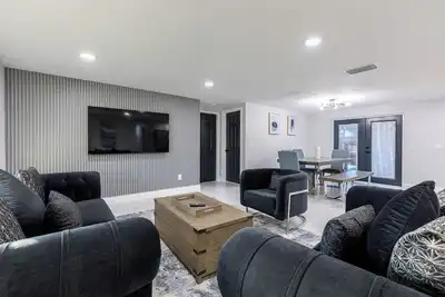 Image de Spacious Luxury Pool Home • 5br • Sleeps 12+