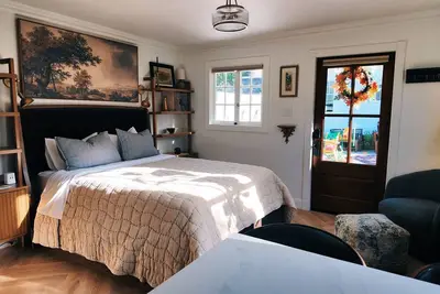 Image de Sunny Private Escape Gated, Peaceful & Safe