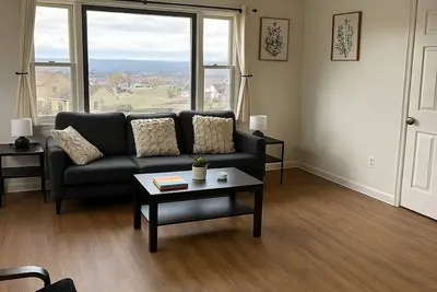 Image de Accessible large lake view home, sleeps 9, near Cornell, Ithaca college