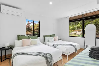 Image de “Pet-Friendly Tropical Yard | Walk to Rainbow Beac