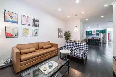 Image de Art Deco Inspired Designer 2br Loft In West Town