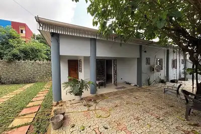 Image de Villa moderne 2 chambres, avec jardin et garage.