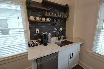 Image de Retro-Modern Gem in the Heart of Bay View + Parking