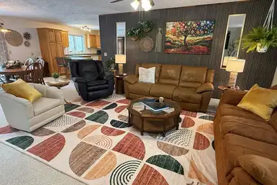 Image de The Hive, a spacious secluded, pet-friendly retreat!