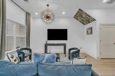 Image de Mega Market 6br Home in Houston Groups Sleeps 12+