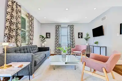 Image de Stylish 2br w/ Fenced Yard & Deck, Walk to Botanical Gardens, Pet-Friendly