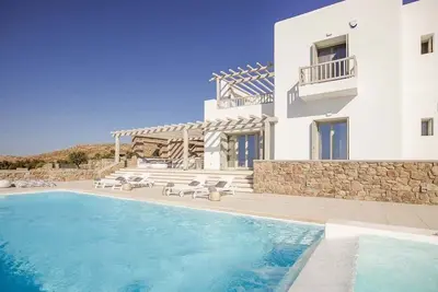 R 3182 Victoria Villa