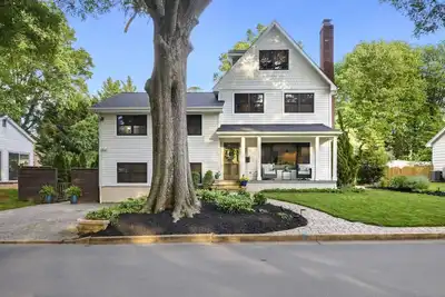 Image de Brilliantly Updated Multi-Level Walkable to Navy Stadium & Close to Historic Downtown Annapolis