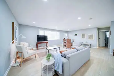 Spacious Charlotte Home: 3br, Free Parking, Pet-Friendly
