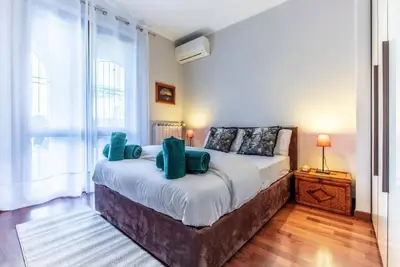 Image de Prada House: Modern Comfort with Terrace and Parking in Milan