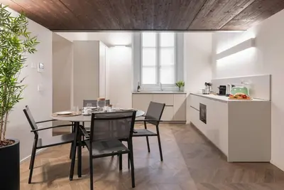 Image de Appartement à Côme avec 4 chambres à coucher, 8 couchages
